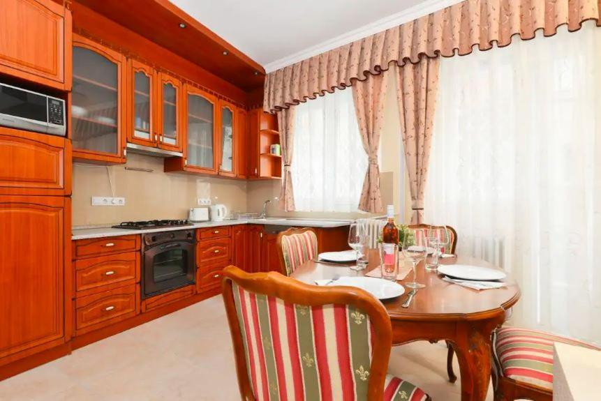 Apartment Neo-baroque Near Basilica *